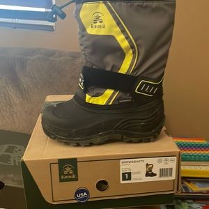 Kids snow boots